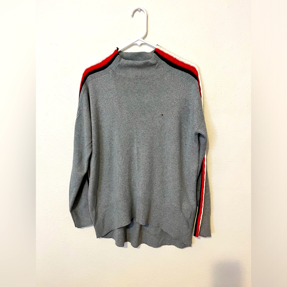 Tommy Hilfiger Women’s Sweater Gray with Stripes on Sleeve Seize S